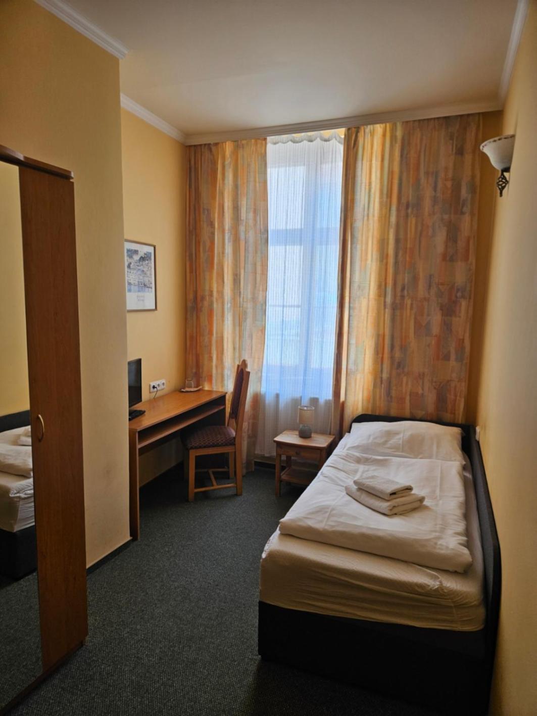 Hotel Barbarossa Cheb Exterior photo